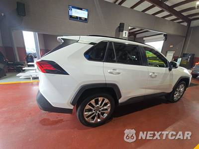 2019 Toyota RAV4 XLE Premium - zdjęcie 4 z 22 - miniatura