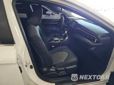 2021 Toyota Camry LE - zdjęcie 8 z 28 - miniatura