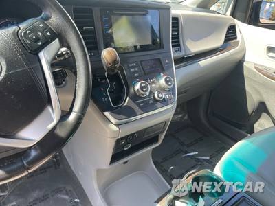 2016 Toyota Sienna XLE 7-Passenger 119.3" WB - zdjęcie 16 z 23 - miniatura