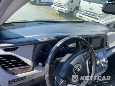 2016 Toyota Sienna XLE 7-Passenger 119.3" WB - zdjęcie 19 z 23 - miniatura