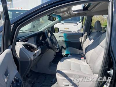 2016 Toyota Sienna XLE 7-Passenger 119.3" WB - zdjęcie 12 z 23 - miniatura