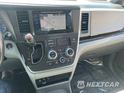 2016 Toyota Sienna XLE 7-Passenger 119.3" WB - zdjęcie 17 z 23 - miniatura