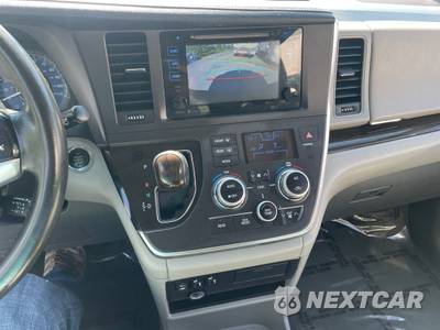 2016 Toyota Sienna XLE 7-Passenger 119.3" WB - zdjęcie 18 z 23 - miniatura