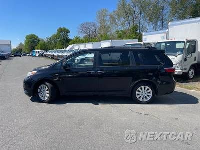 2016 Toyota Sienna XLE 7-Passenger 119.3" WB - zdjęcie 8 z 23 - miniatura