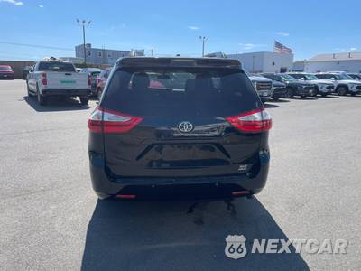 2016 Toyota Sienna XLE 7-Passenger 119.3" WB - zdjęcie 6 z 23 - miniatura
