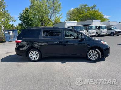 2016 Toyota Sienna XLE 7-Passenger 119.3" WB - zdjęcie 4 z 23 - miniatura
