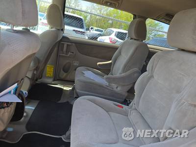 2010 Toyota Sienna LE Minivan 7-Passenger 119.3" WB - zdjęcie 13 z 56 - miniatura