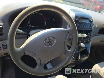 2010 Toyota Sienna LE Minivan 7-Passenger 119.3" WB - zdjęcie 10 z 56 - miniatura