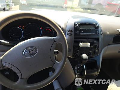 2010 Toyota Sienna LE Minivan 7-Passenger 119.3" WB - zdjęcie 11 z 56 - miniatura
