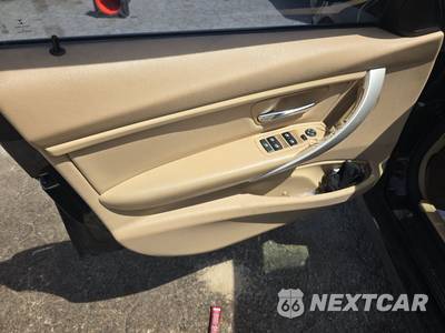 2015 BMW 3 Series Sedan 320i xDrive - zdjęcie 9 z 34 - miniatura