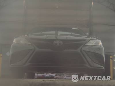 2018 Toyota Camry SE - zdjęcie 3 z 39 - miniatura