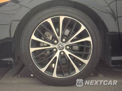 2018 Toyota Camry SE - zdjęcie 9 z 39 - miniatura