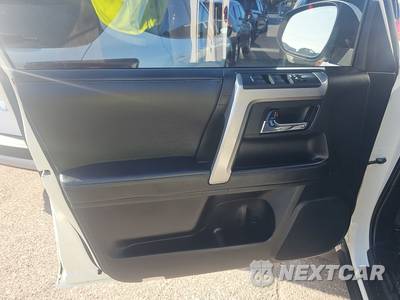 2021 Toyota 4Runner SR5 - zdjęcie 9 z 31 - miniatura