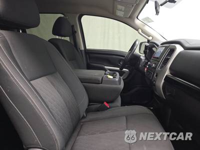 2019 Nissan TITAN SV Crew Cab Short Bed - zdjęcie 8 z 26 - miniatura