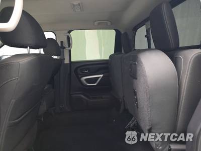 2019 Nissan TITAN SV Crew Cab Short Bed - zdjęcie 13 z 26 - miniatura