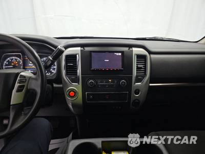 2019 Nissan TITAN SV Crew Cab Short Bed - zdjęcie 11 z 26 - miniatura