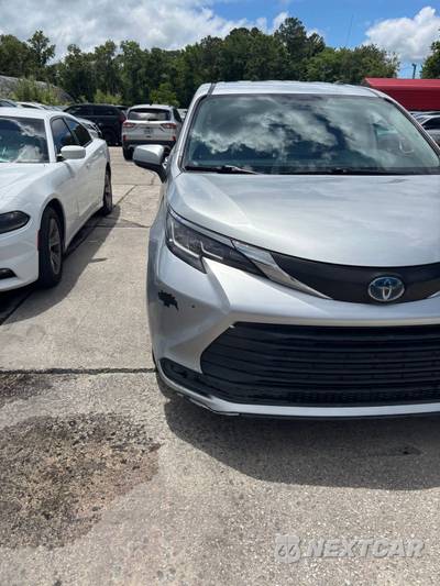 2022 Toyota Sienna LE 8-Passenger 120.5" WB - zdjęcie 4 z 42 - miniatura