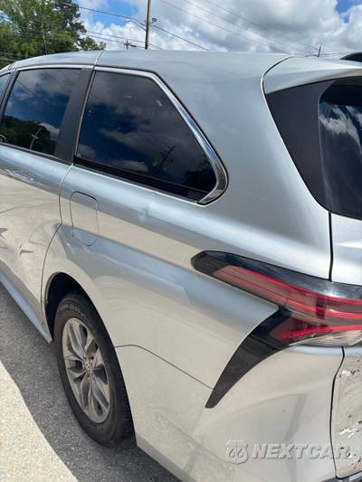 2022 Toyota Sienna LE 8-Passenger 120.5" WB - zdjęcie 14 z 42 - miniatura