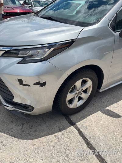 2022 Toyota Sienna LE 8-Passenger 120.5" WB - zdjęcie 19 z 42 - miniatura
