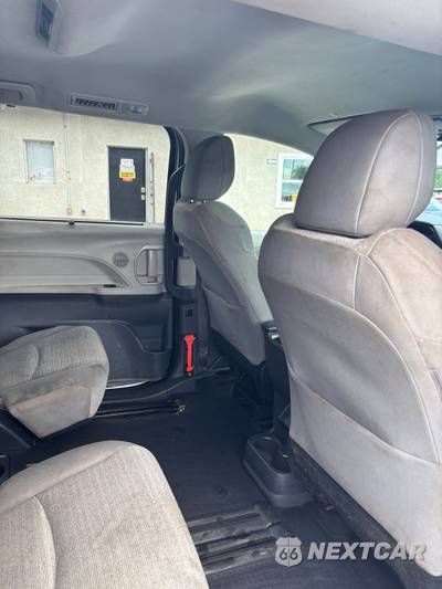 2022 Toyota Sienna LE 8-Passenger 120.5" WB - zdjęcie 33 z 42 - miniatura