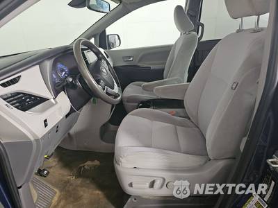 2020 Toyota Sienna LE 7-Passenger 119.3" WB - zdjęcie 7 z 30 - miniatura