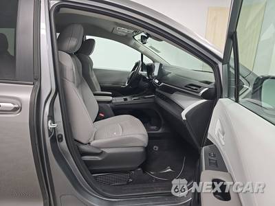 2026 Toyota Sienna LE 8-Passenger 120.5" WB - zdjęcie 8 z 22 - miniatura