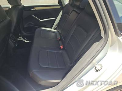 2021 Volkswagen Passat 2.0T SE - zdjęcie 7 z 9 - miniatura