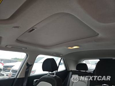 2025 Hyundai Venue SEL - zdjęcie 17 z 20 - miniatura