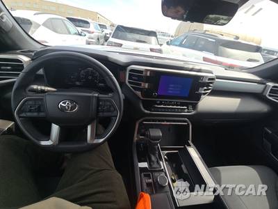 2025 Toyota Sequoia SR5 - zdjęcie 11 z 25 - miniatura