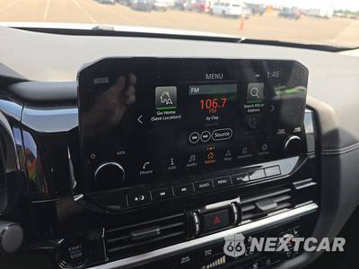 2025 Nissan Pathfinder Platinum - zdjęcie 11 z 18 - miniatura