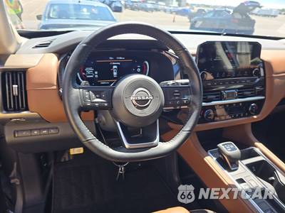 2025 Nissan Pathfinder Platinum - zdjęcie 10 z 21 - miniatura