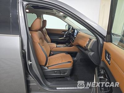 2025 Nissan Pathfinder Platinum - zdjęcie 8 z 21 - miniatura