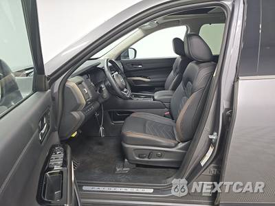 2025 Nissan Pathfinder Platinum - zdjęcie 7 z 20 - miniatura