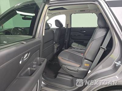 2025 Nissan Pathfinder Platinum - zdjęcie 13 z 20 - miniatura