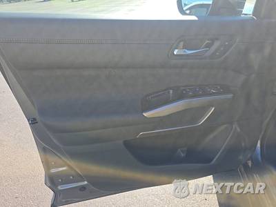 2025 Nissan Pathfinder Platinum - zdjęcie 9 z 20 - miniatura