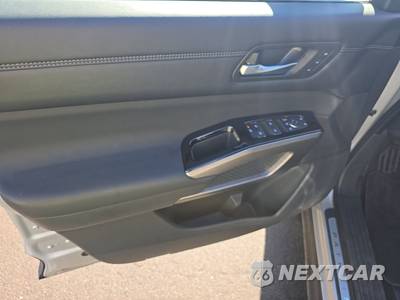 2025 Nissan Pathfinder Platinum - zdjęcie 9 z 20 - miniatura