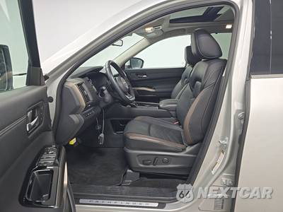 2025 Nissan Pathfinder Platinum - zdjęcie 7 z 20 - miniatura