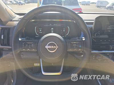 2025 Nissan Pathfinder Platinum - zdjęcie 10 z 20 - miniatura