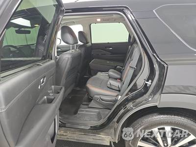 2025 Nissan Pathfinder Platinum - zdjęcie 13 z 18 - miniatura