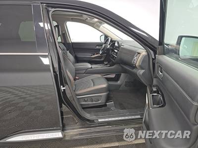 2025 Nissan Pathfinder Platinum - zdjęcie 8 z 18 - miniatura