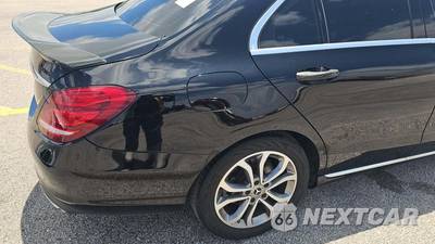 2017 Mercedes-Benz C 300 4MATIC Sedan - zdjęcie 32 z 34 - miniatura