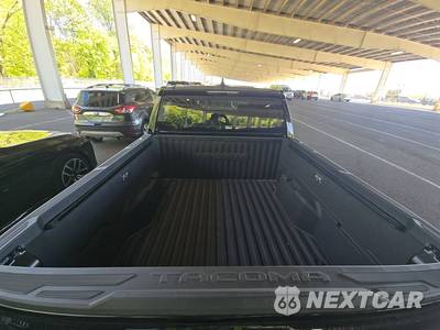 2025 Toyota Tacoma SR5 Crew Cab Medium Bed - zdjęcie 16 z 22 - miniatura