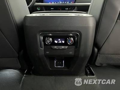 2025 Chevrolet Suburban Z71 2Z7 - zdjęcie 42 z 50 - miniatura