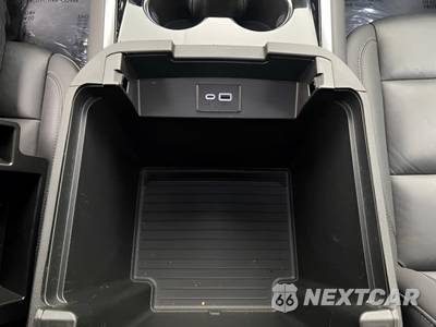 2025 Chevrolet Suburban Z71 2Z7 - zdjęcie 17 z 50 - miniatura