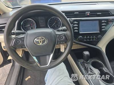 2018 Toyota Camry LE - zdjęcie 11 z 19 - miniatura
