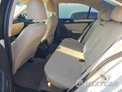 2011 Volkswagen Jetta Sedan SE - zdjęcie 13 z 18 - miniatura