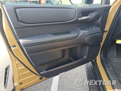 2024 Toyota Land Cruiser - zdjęcie 9 z 19 - miniatura