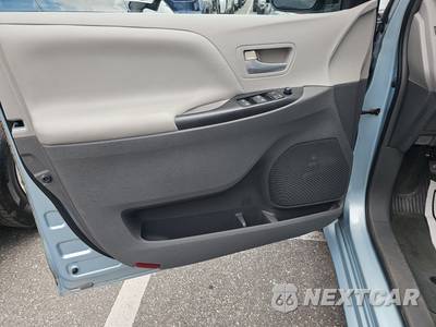 2015 Toyota Sienna LE 8-Passenger 119.3" WB - zdjęcie 9 z 33 - miniatura