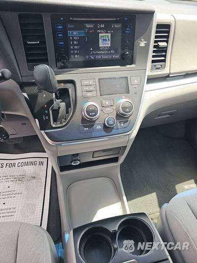 2015 Toyota Sienna LE 8-Passenger 119.3" WB - zdjęcie 11 z 33 - miniatura