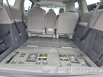 2015 Toyota Sienna LE 8-Passenger 119.3" WB - zdjęcie 17 z 33 - miniatura